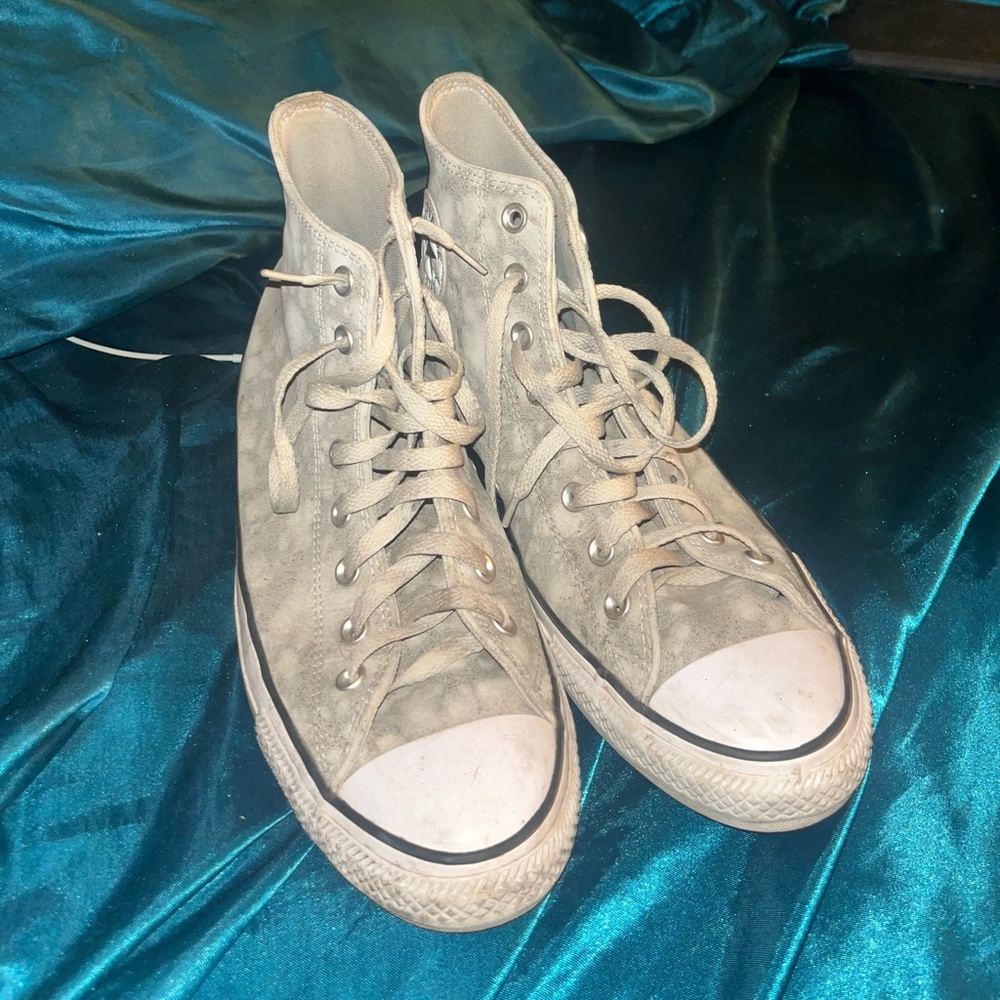 Converse men’s size 11, normal wear and good condition.